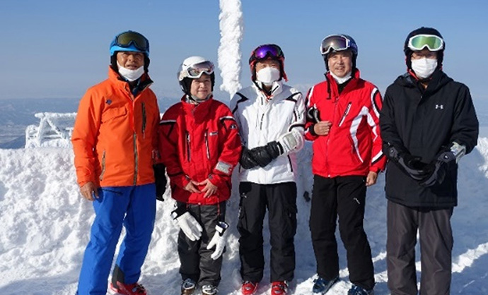 画像：スキーサークル　2023年1月　山形県蔵王温泉スキー場。山頂の樹氷も素晴らしく、パウダースノーが楽しめました。