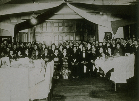 画像：1925年(大正14)上海の永安公司での結婚式
