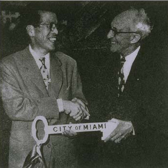画像：1960年(昭和35)マイアミ市名誉市民の称号を贈られる