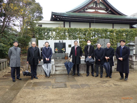 画像：笠井社長（左から4人目）をはじめ幹部社員の皆さま